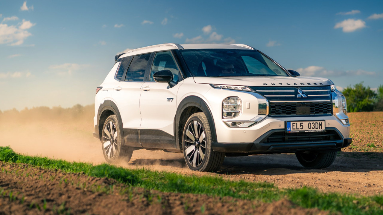 AKČNÍ NABÍDKA OUTLANDER PHEV, SLEVA AŽ -172.000,-Kč 