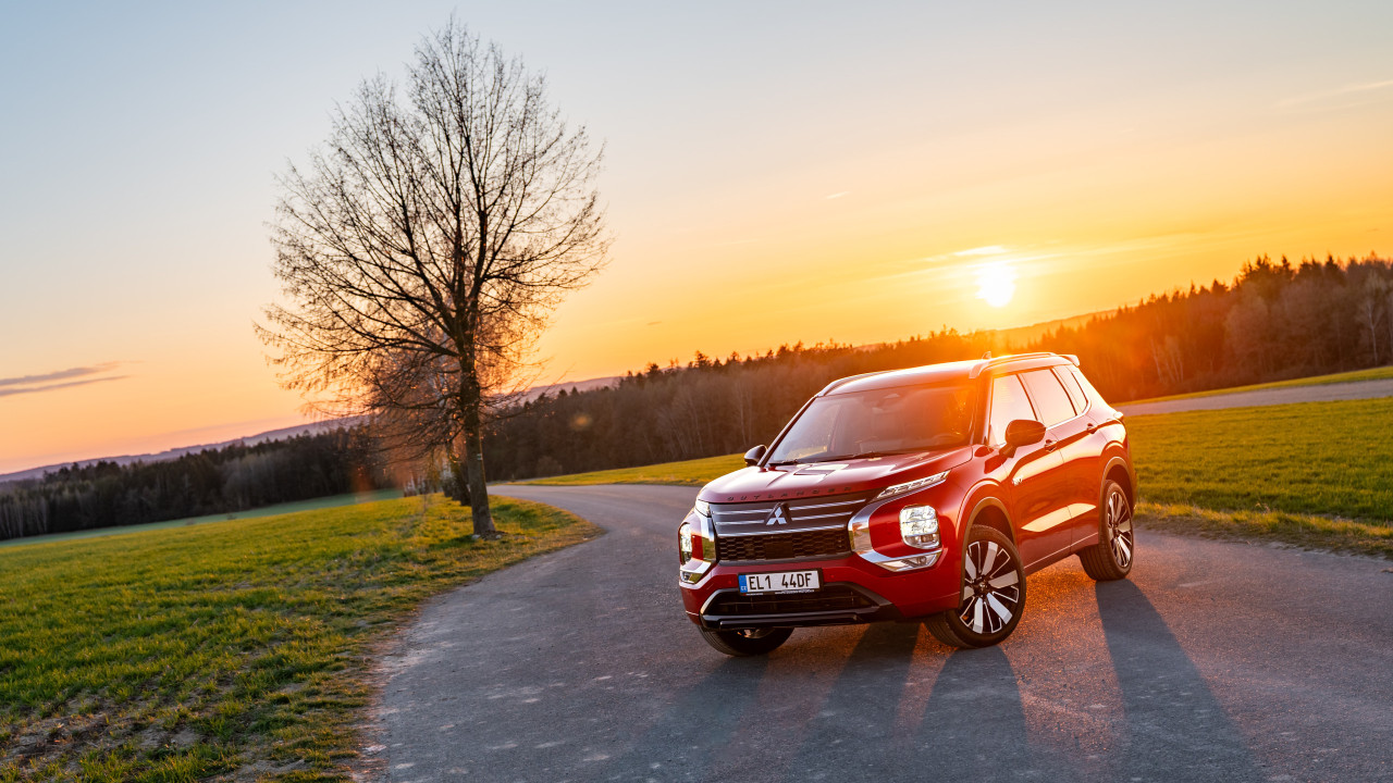 OUTLANDER 4X4 - JUBILEJNÍ EDICE 25 LET se slevou -285.000,-Kč, akční cena vozu od 1.176.950,-Kč